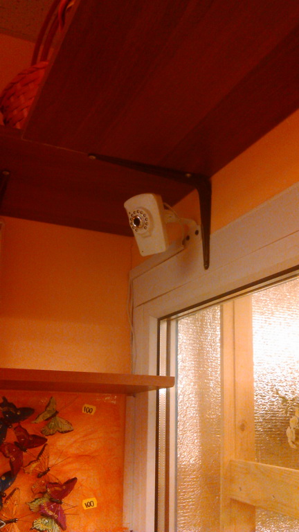 установка Wi-Fi IP-камера с ИК-подсветкой Link NC213W-IR в торговом зале